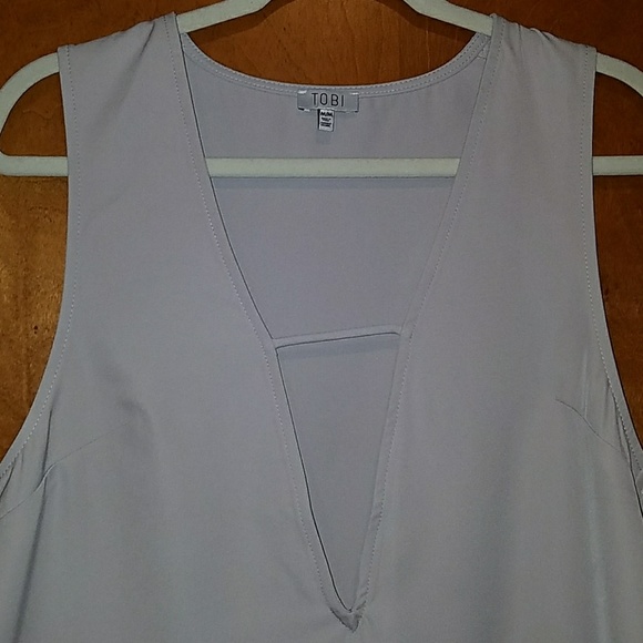Tobi Grey Keyhole Tank Blouse - Picture 2 of 4